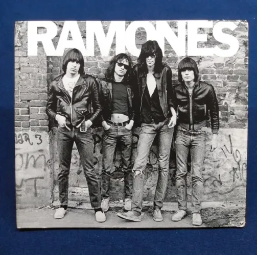 CD Ramones - Self Titled 1976 Remaster Sire Records digipack em perfeito estado