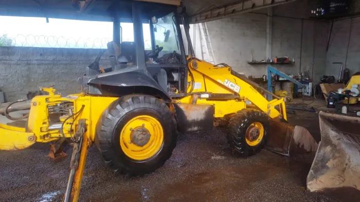 Retro escavadeira JCB. 2012 traçada
