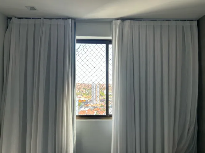 Cortina black out + trilho suíço duplo
