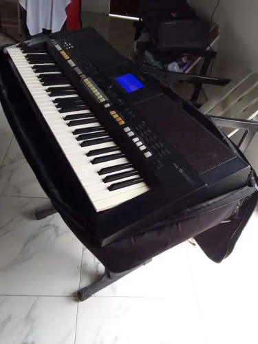 Vendo teclado arranjador YAMAHA PSR-S650