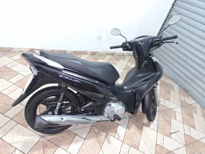 Linda moto biz econômica.