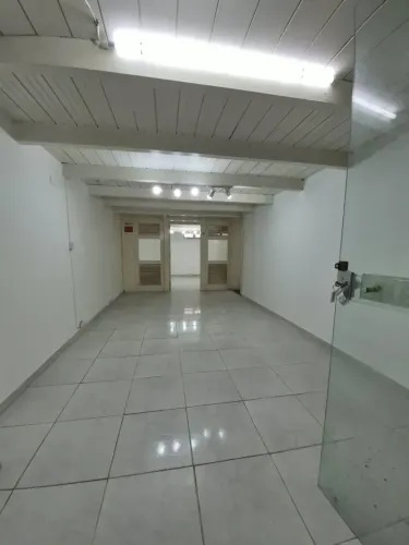 Alugamos Loja no Copacabana Mall. O Shopping mais bacana do bairro. Rua Barata Ribeiro c S