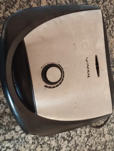Sanduicheira e Grill elétrica