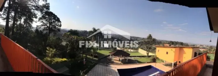 Maravilhosa Chácara com 2 casas, Piscina, Campo de Futebol, Salão de jogos e muito verde