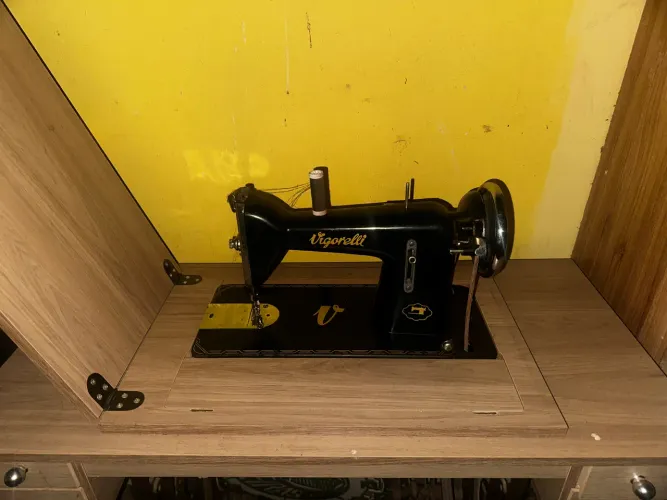 Máquina de Costura Caseira Vigorelli