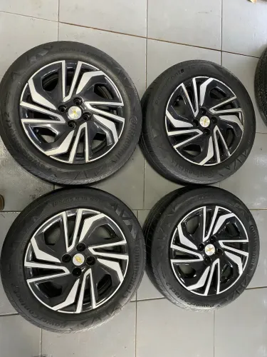 Rodas aro 15 onix versão Carlota esconde a roda 