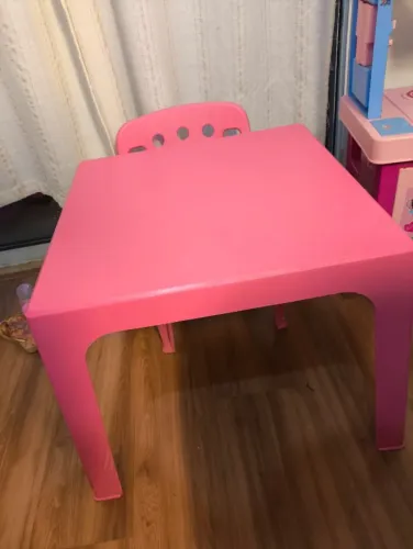 Mesinha Infantil com Cadeira de Plástico Rosa