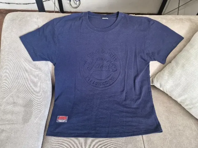 Camisa com estampa em alto relevo