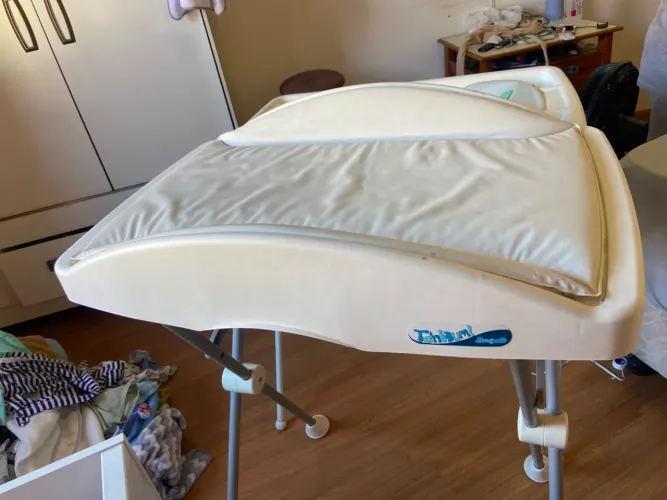 Vendo kit de banheira e trocador de bebê . Semi novo