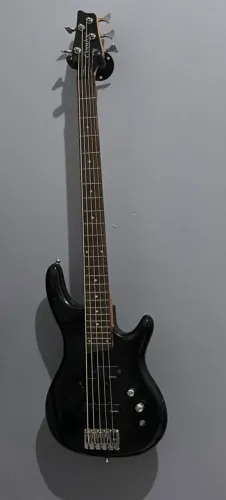 Baixo preto 5 cordas