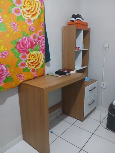 Mesa escrivaninha pra escritório e pra notebook