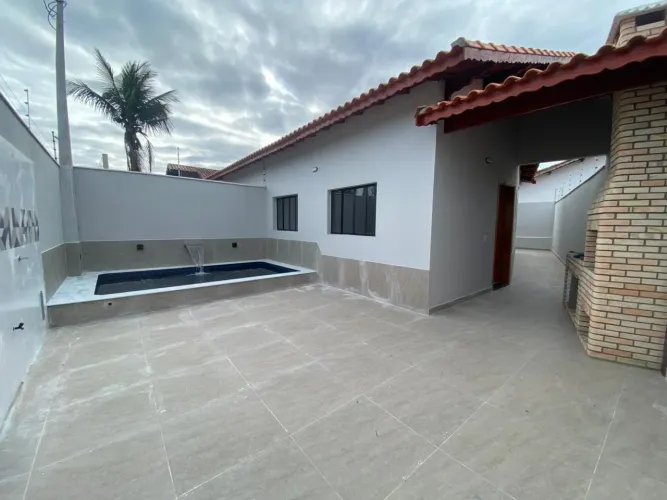 Casa para Venda em Mongaguá, Cananéia, 2 dormitórios, 1 suíte, 1 banheiro, 2 vagas