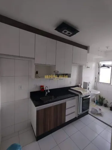Apartamento para Alugar com 2 Dormitórios no Condomínio Vale Verde em Vila Correa em Ferra