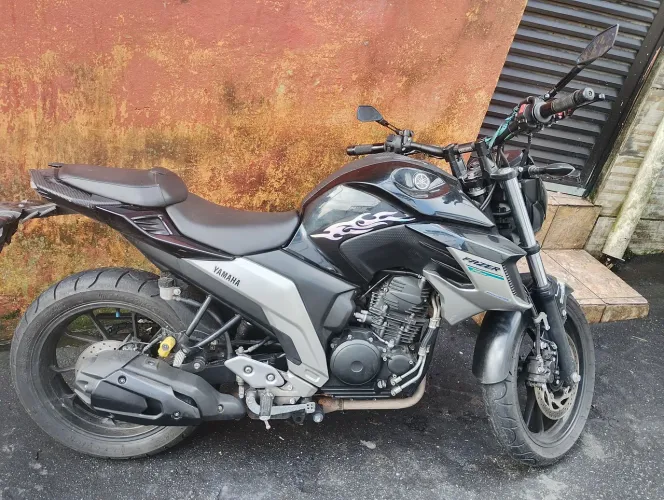 Fz 25 tope