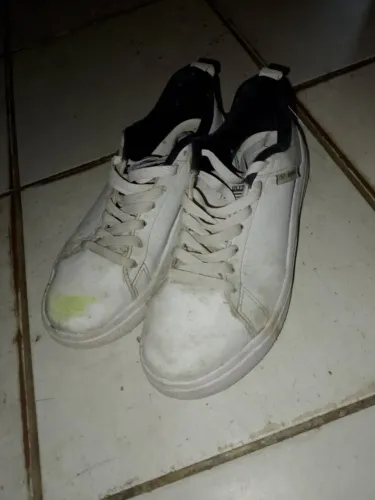 Sapato branco usado