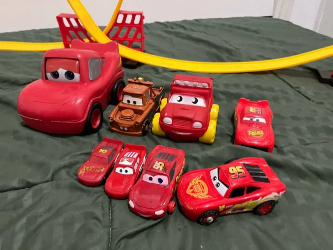 Brinquedos mcqueen