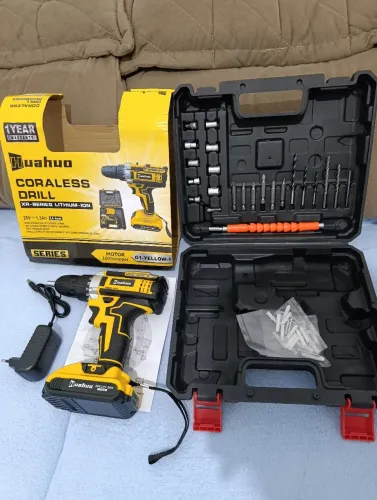 Parafusadeira 21V + kit brocas e soquetes