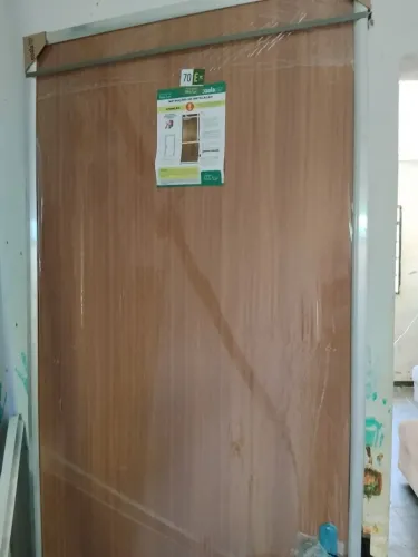Porta nova no plástico