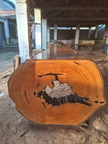 Mesa cascata sob medidas