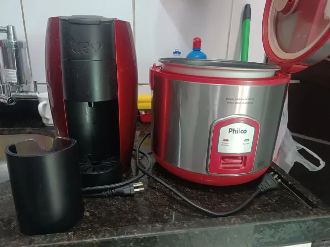 Cafeteira espresso e panela elétrica
