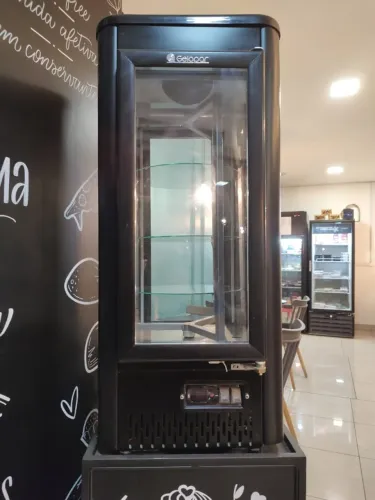 Oportunidade!!! Vendo Expositor Giratório Vertical Gelopar para Tortas e Bolos 220v!!!