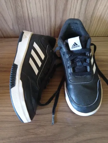 Tênis Adidas infantil 31