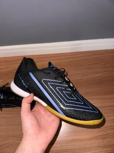 Tênis Futsal Umbro - Aceito Negociar