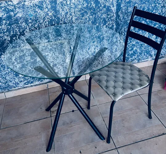 Mesa pequena de vidro
