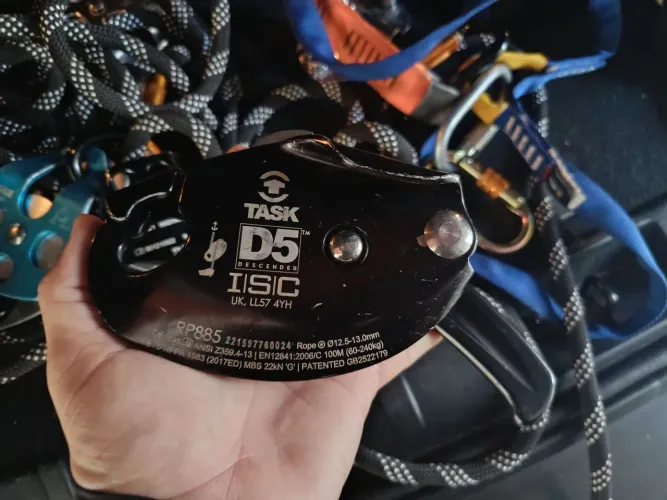 DESCENSOR D5 TASK