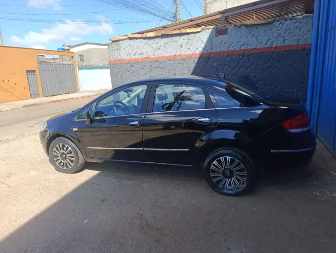 Fiat Linea Essence 1.8 Flex 16V 4P 2013
