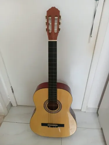 Violão semi-novo por 250 reais (acompanha capa e par de cordas novas)