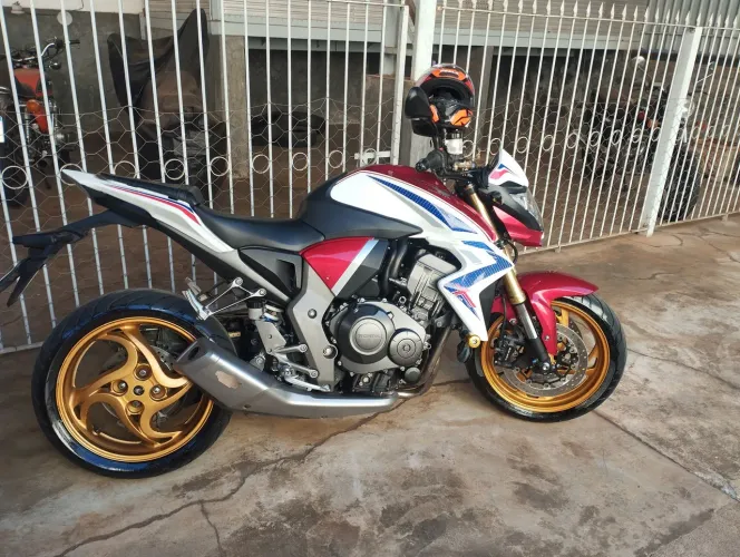 Vende se CB1000 ano 2013