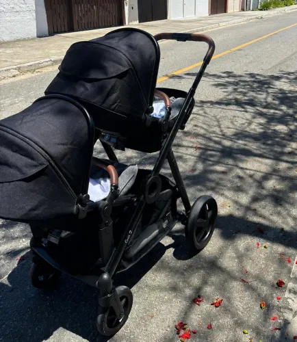 Carrinho de bebê de gemelar 