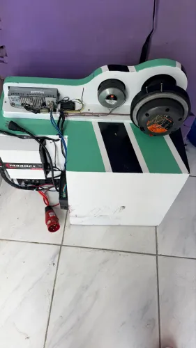 Vendo caixa trio nova