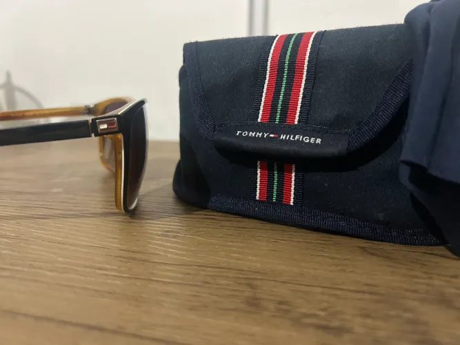 Óculos tommy hilfiger