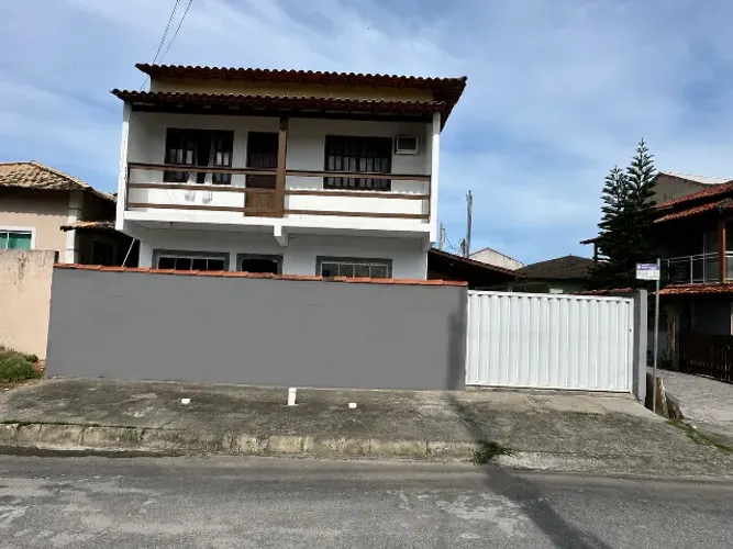 Alugo casa em condomínio 