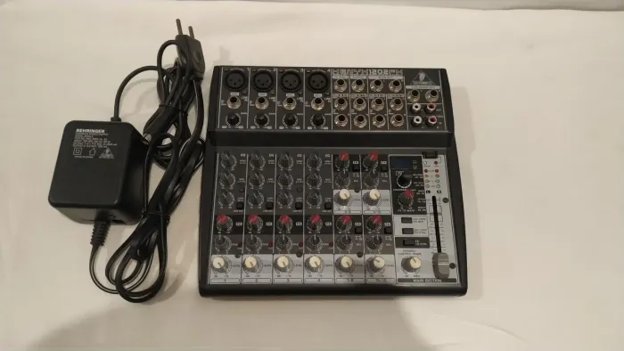 Mesa de som BEHRINGER EURORACK UB1202FX 