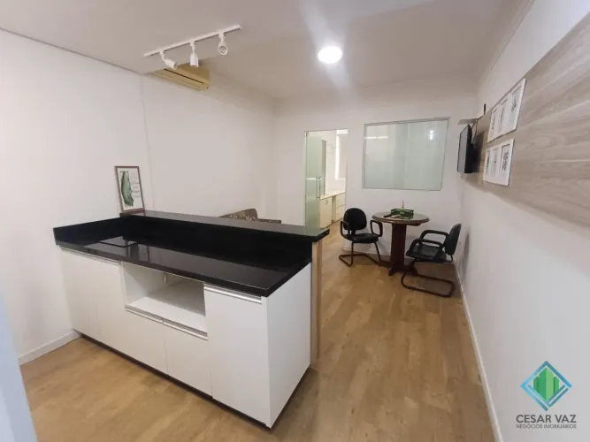 Apartamento mobiliado no Centro de Florianópolis.