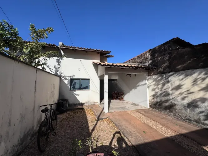 Vende-se casa de 2/4 na 1006 Sul