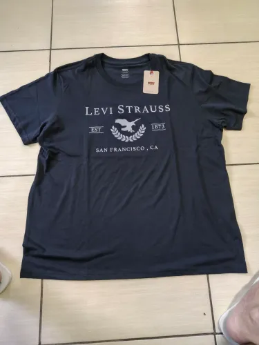 Camiseta Levi's, na cor preta, tamanho XXL, nova Original.