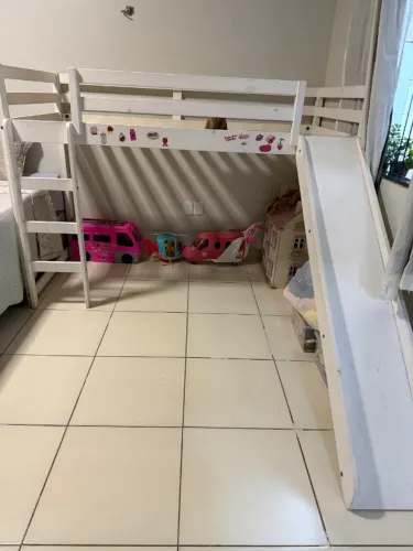 Cama infantil com escorrega