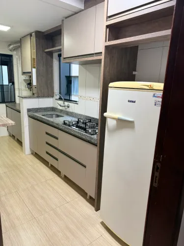 ALUGA-SE APARTAMENTO NO CENTRO SEMI-MOBILIADO 68,32m2