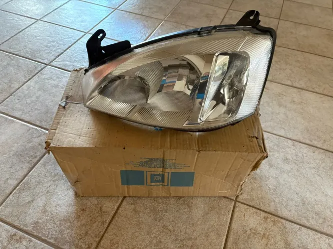 Farol Esquerdo Corsa 08/12