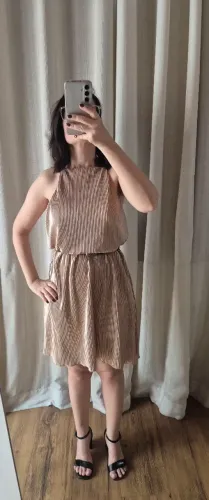 Vestido social dourado, tamanho unico, veste do PP ao GG, por R$ 30,00