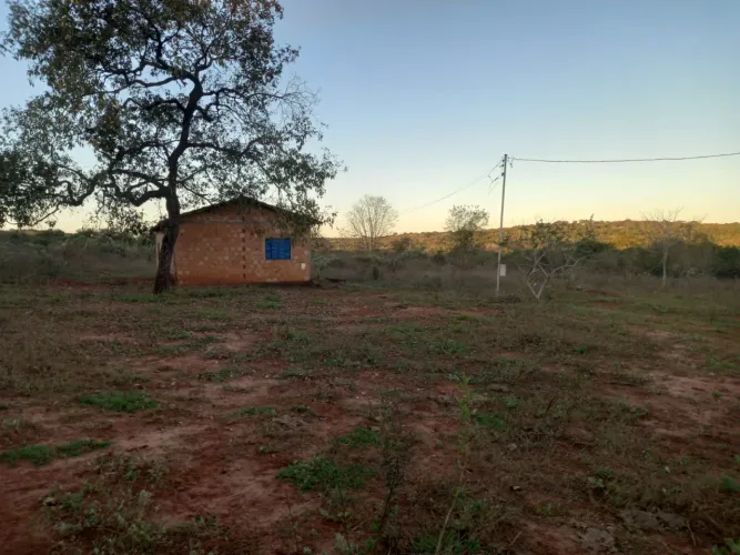 Sítio de 16,5 hectares com córrego