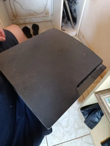 Ps3 Funcional , porem sem controles e cabos ... acompanha jogos