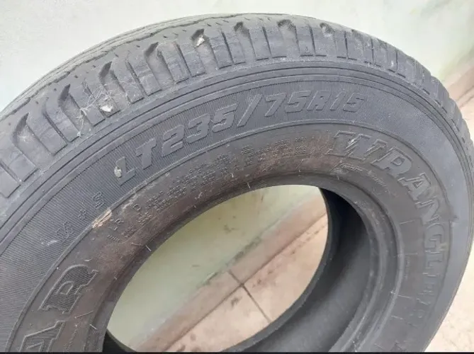 Pneu 235/75 aro 15 Goodyear Wrangler