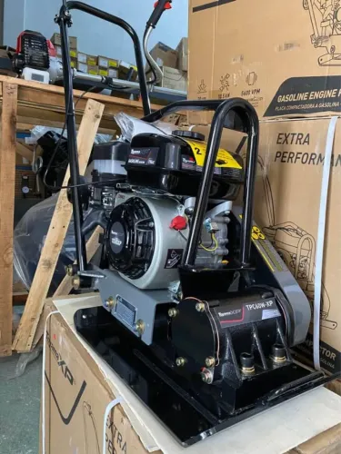 Placa Vibratoria Compactadora Motor a Gasolina 6.5hp - Toyama (Loja)