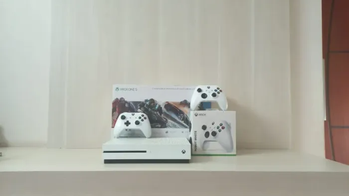 Xbox One S 1TB Branco - Edição Completa com 2 Controles + Caixas Originais