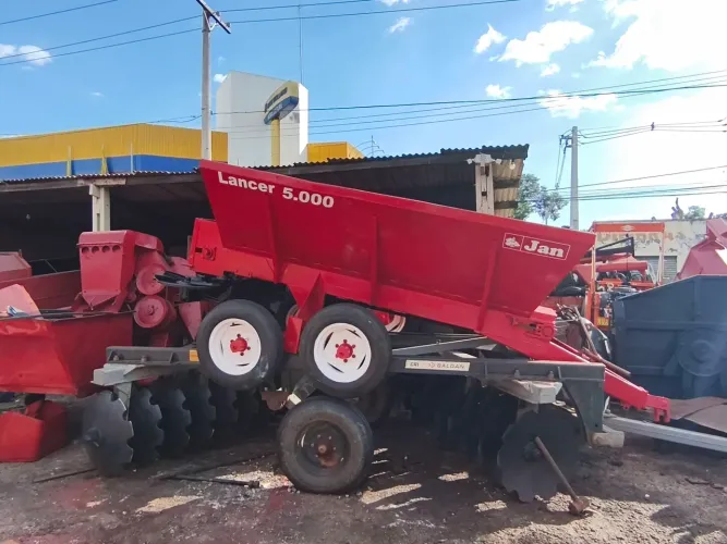 Distribuidor de Calcário Jan Lancer 5000